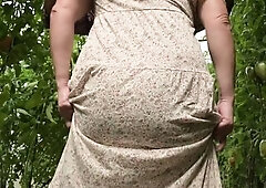 I met a milkmaid in the village, her hanging large melons drove me insane. Just look how this babe cums, this babe flooded anything around her, her mo