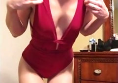 Bikini Haul: Sexy Milf Shows All Her Beach Looks