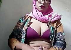 Hijab shemale jerking off her huge dick