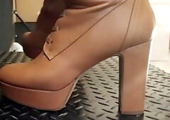 Footwear, brown