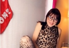 Amateur czech teen in her first toy induced orgasm