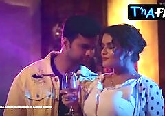 Leena Singh Sexy Scene  in Daddy Cool