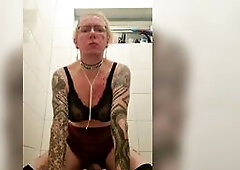 Sissy cums in vibrator