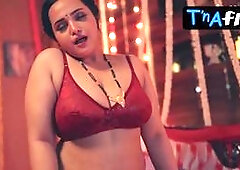 Muskaan Agarwal Sexy Scene  in De De Pyaar De